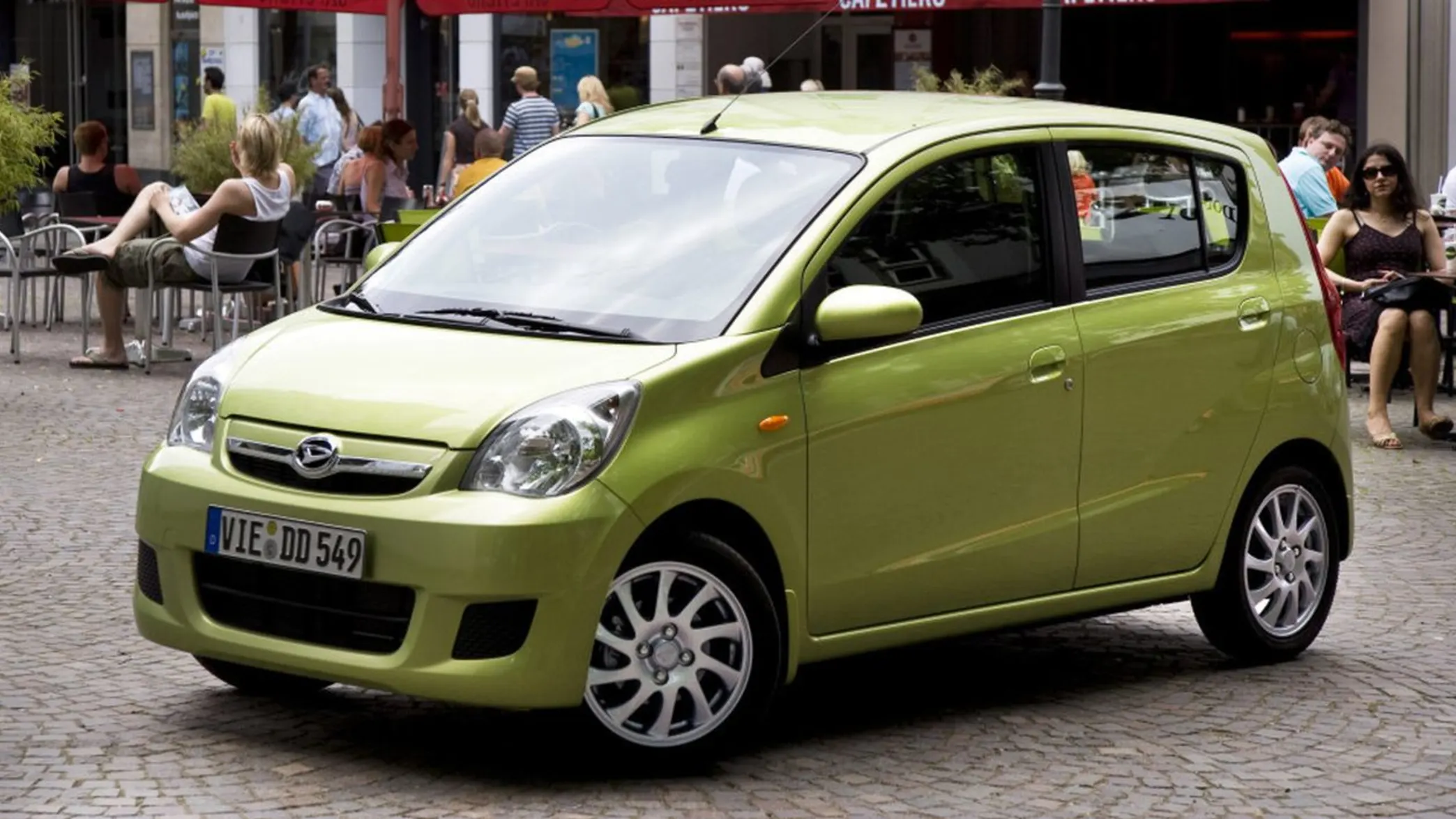 Noleggia una Daihatsu Cuore in Albania. Noleggia una auto in Albania